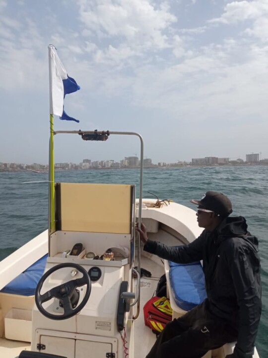 Nautilus utilse la pavillon alpha - plongeurs sous l'eau